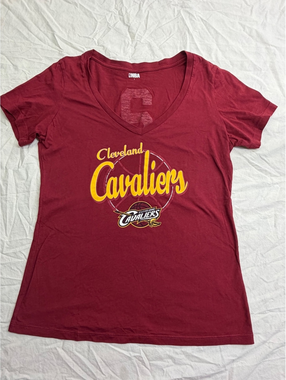 Cleveland Cavaliers Kyrie Irving #2 Women’s T-Shirt Size L NBA V-Neck Cavs